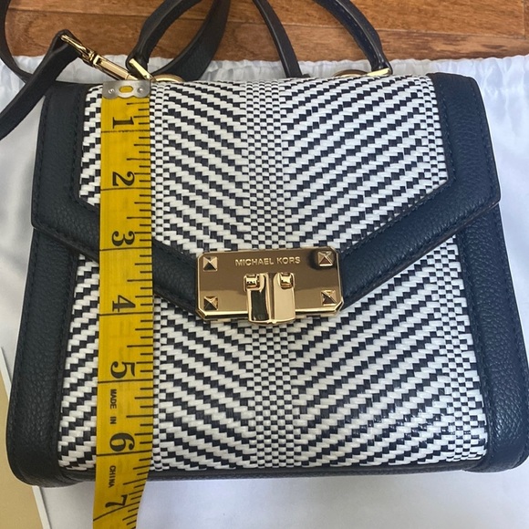 EUC Michael Kors Blue Navy and White Kinsley XS satchel. - Picture 15 of 17